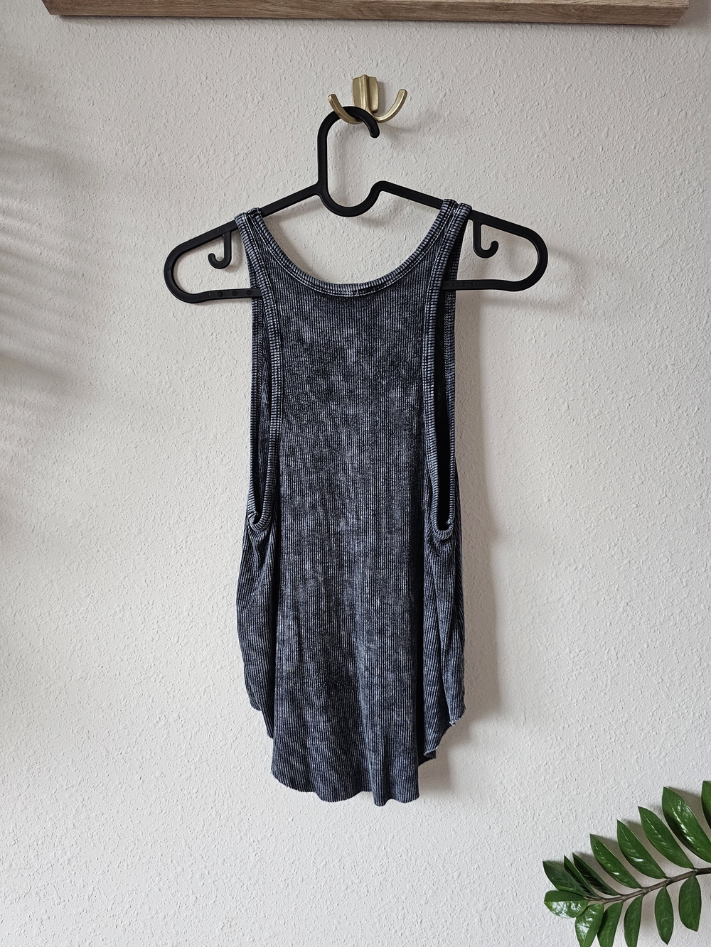 Joah Brown Distressed Gray Ribbed Muscle Tee - Picture 4 of 6
